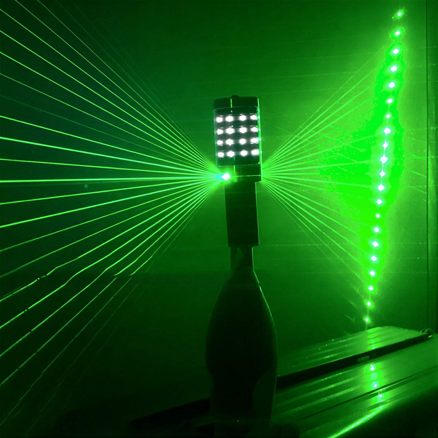 LED Laser Flaschentopper, ideal für sichere Bars, Clubs und Restaurant, Nightlife, Ersatz für Wunderkerzen an der Champagner Flasche
